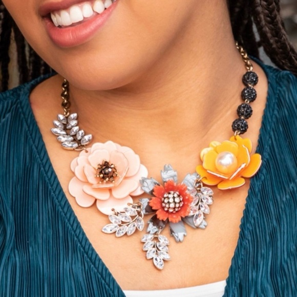 🆕 Floral Statement Necklace - Plunder - Picture 3 of 8